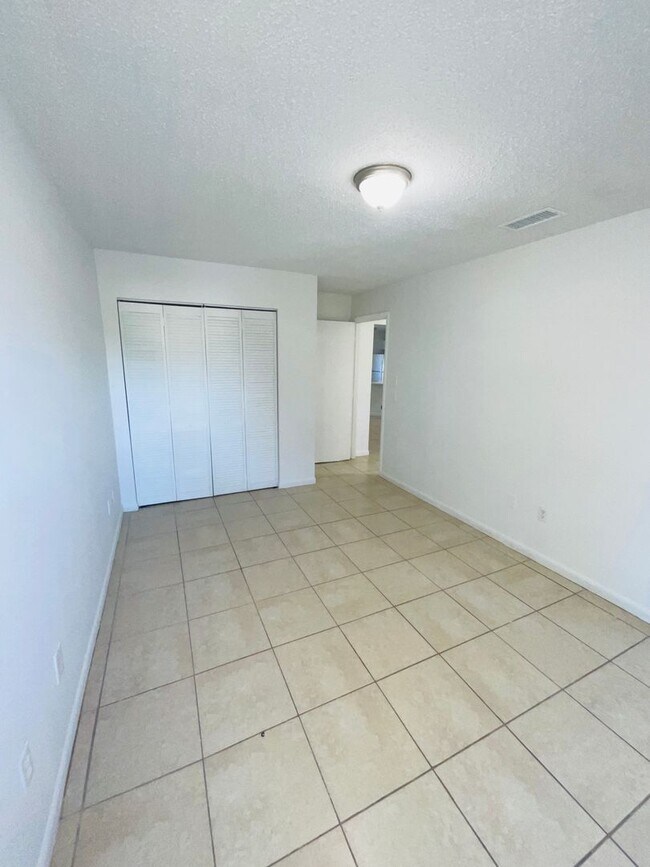 Building Photo - 2 Bedroom 2 Bathroom 1/2 Duplex
