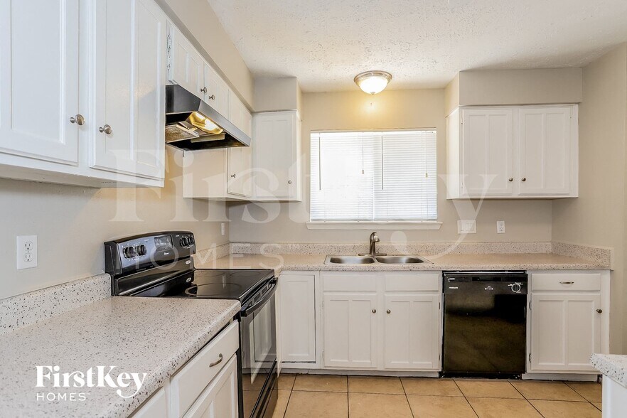 Building Photo - 17019 Silver Sky Ln