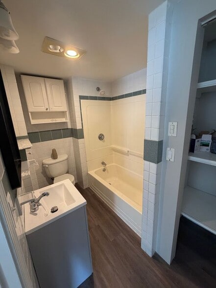 Building Photo - 18 Grove St