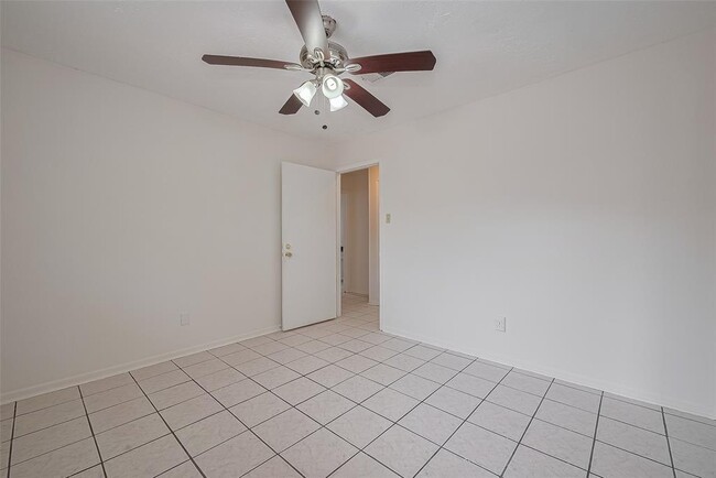 Building Photo - 12111 Pompano Ln