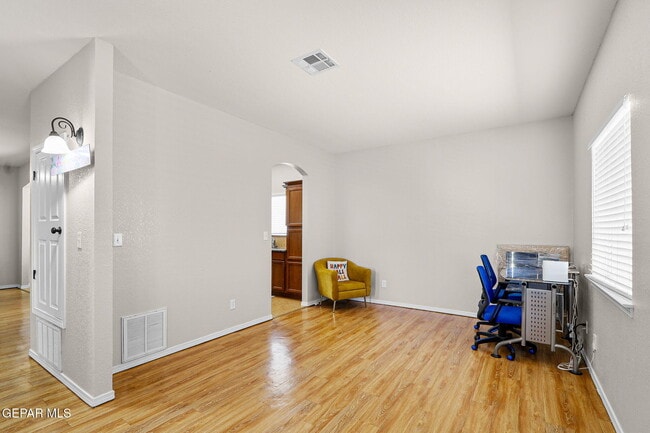 Building Photo - 2057 Shreya St