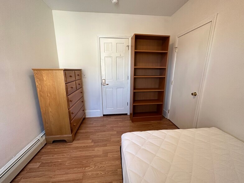 Building Photo - 76 Providence St