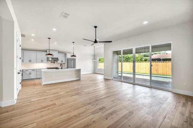 Building Photo - 8209 Polar Dr