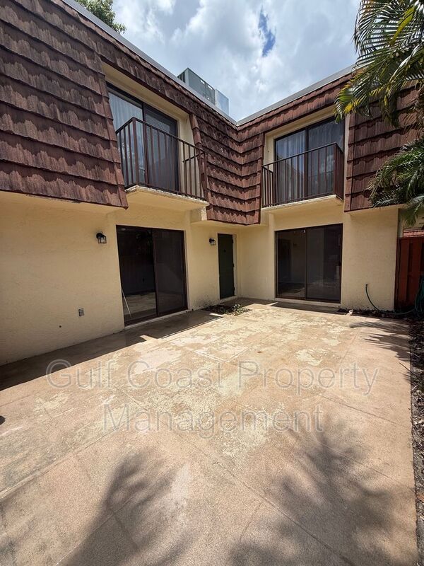 Building Photo - 5249 Cedarbend Dr