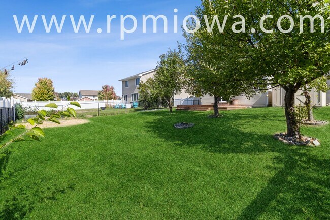 Building Photo - FENCED IN YARD!!  4 Bedroom, 2.5 Bathroom Home in Waukee