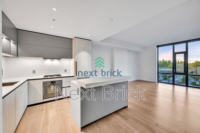 Building Photo - 889 Ave Sq NE