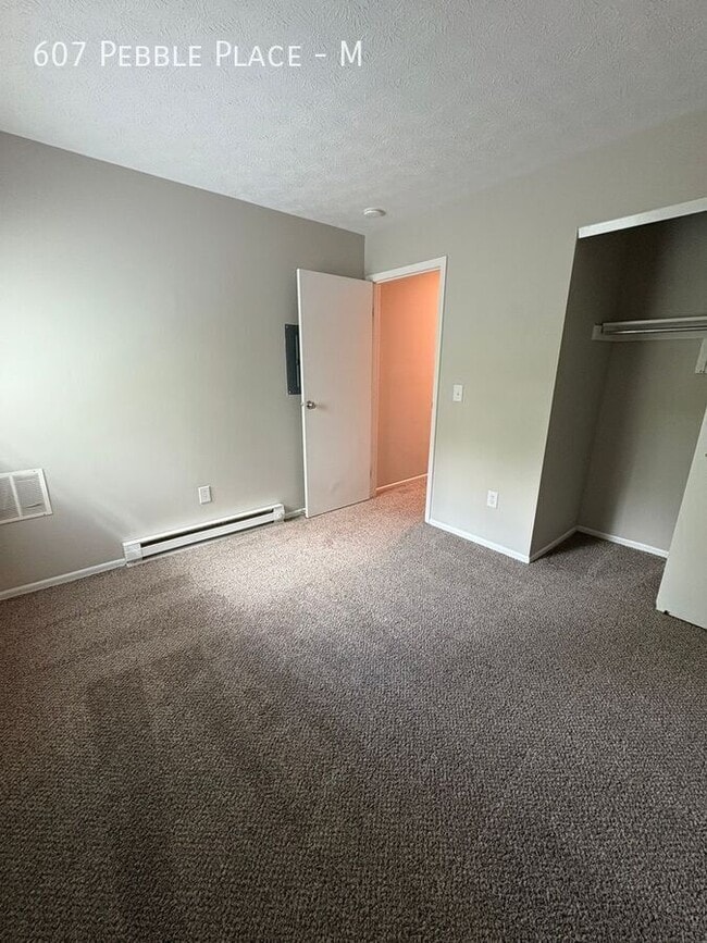 Building Photo - 607 Pebble Pl Dr