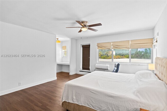 Building Photo - 10190 Collins Ave