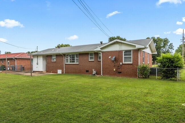 Building Photo - 4301 Richardson Dr NW