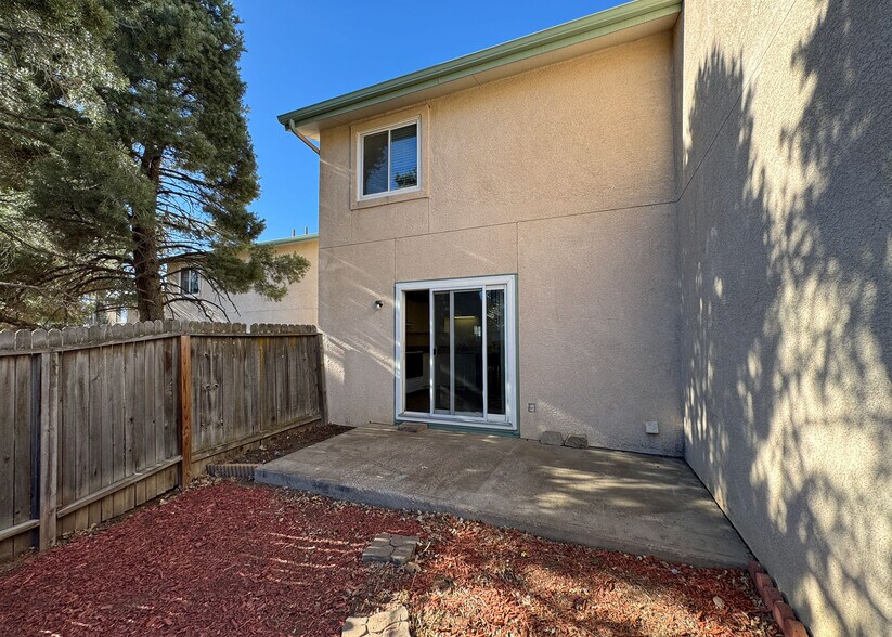 Building Photo - 1118 Darby St