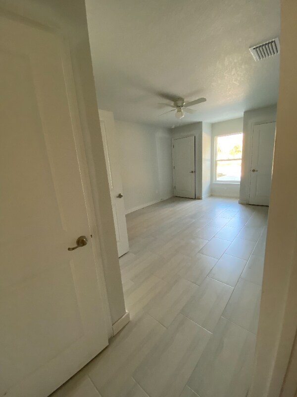 Building Photo - 987 Flomich St