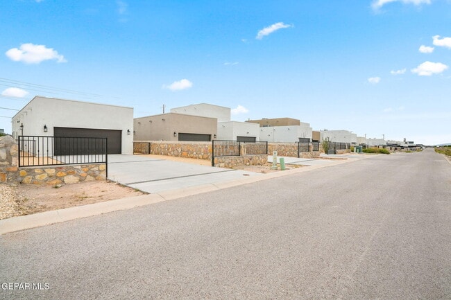 Building Photo - 14735 Pebble Hills Blvd