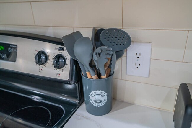 Building Photo - 1275 E University Dr