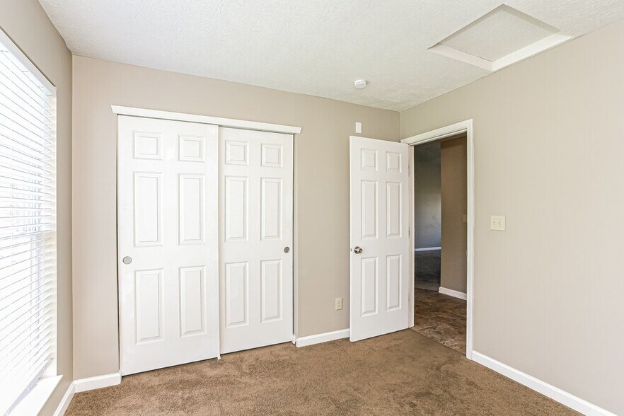 Building Photo - 748 Hollowood Ln