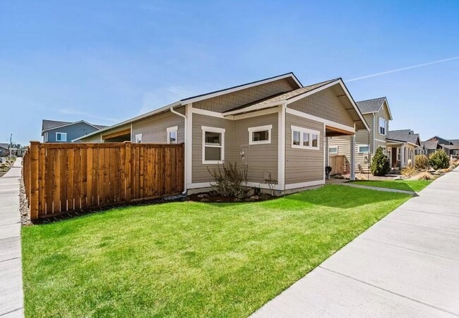 Building Photo - Furnished monthly rental, modern style home with abundant light, garage, backyard. 30-day Min.