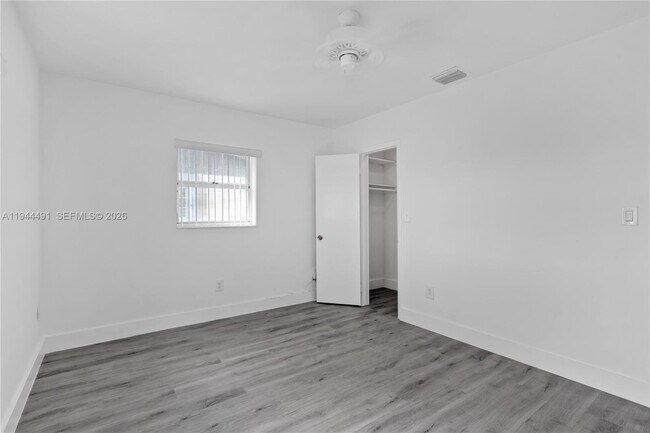 Building Photo - 5215 SW 128th Ave