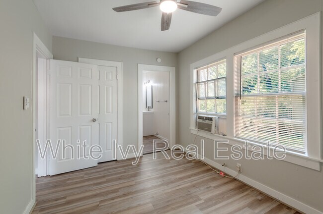 Building Photo - 811 Sam Houston