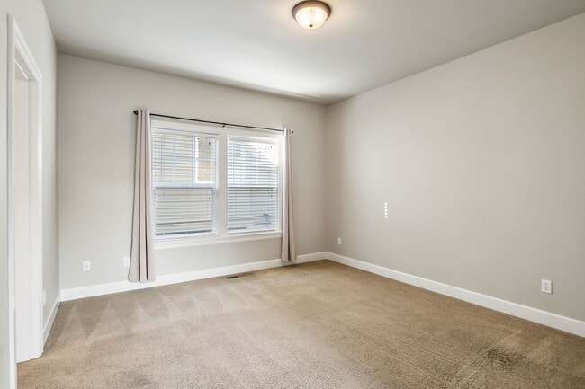 Building Photo - 19415 S W Laurelhurst Way