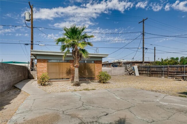 Building Photo - 2529 N Webster St