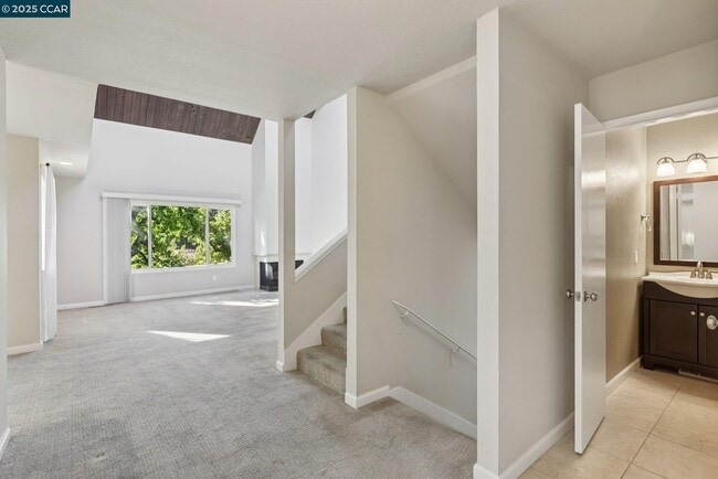 Building Photo - 1035 Alta Mesa Dr
