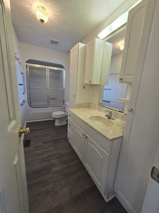 Building Photo - New Listing!!