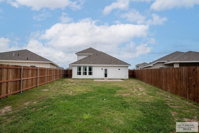 Building Photo - 2168 Grove Ln