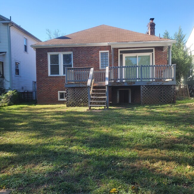 Exterior Deck and Back Yard - 1517 Beaver Heights Ln
