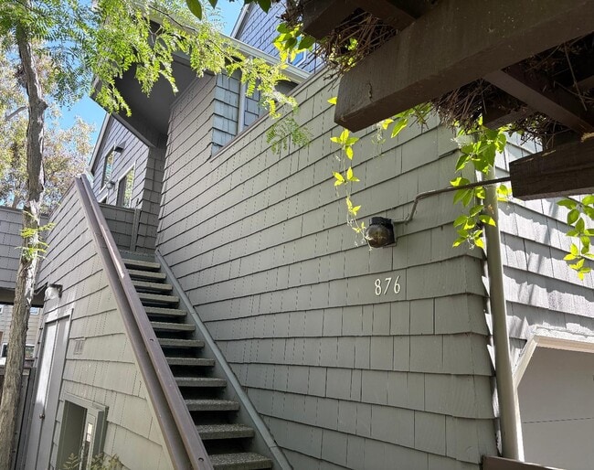 Building Photo - 876 Wharfside Rd