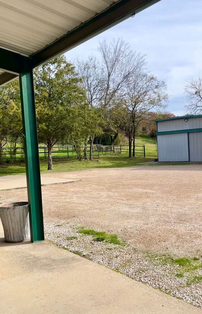 Building Photo - Horse Property - POOL - Country living at ...
