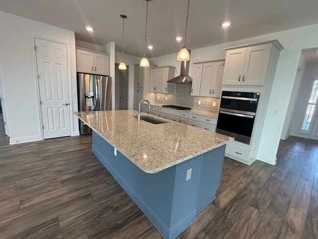 Building Photo - The best of the best in On Top of The World