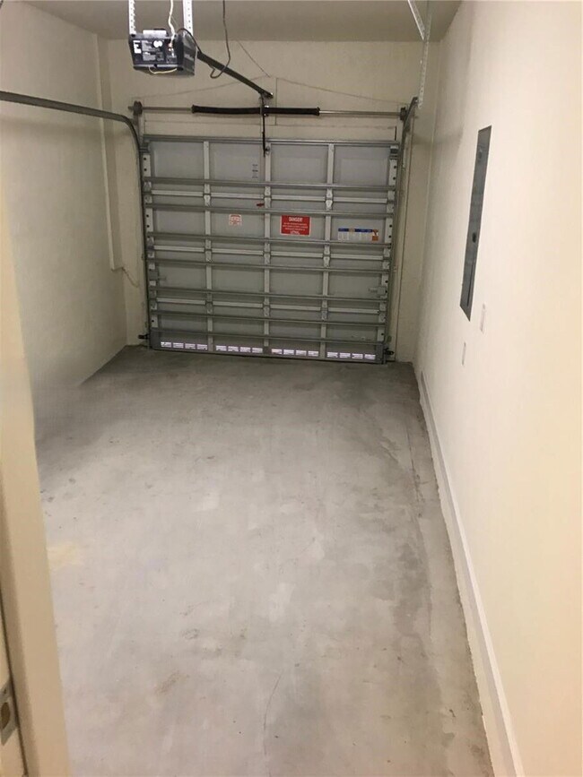 Building Photo - 8806 NW 103rd Ave