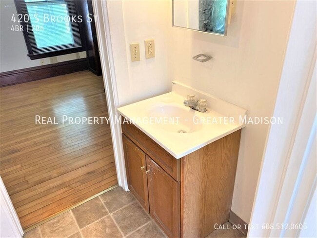 Building Photo - 420 S Brooks St