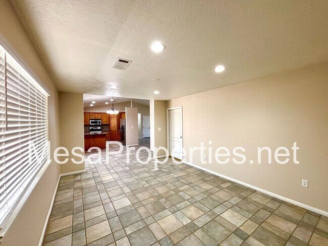 Building Photo - 15601 Sultana St