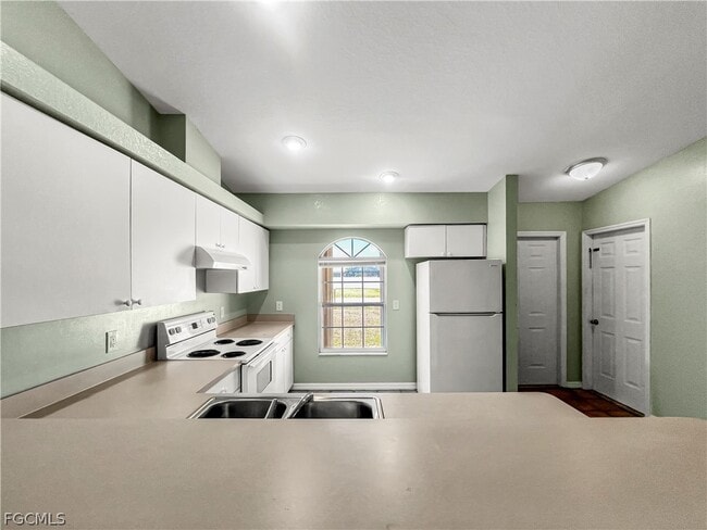 Building Photo - 1909 SW Santa Barbara Pl