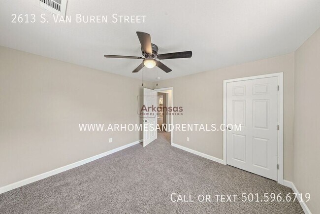 Building Photo - 2613 S Van Buren St