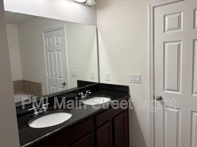 Building Photo - 8130 Red Stopper Ln