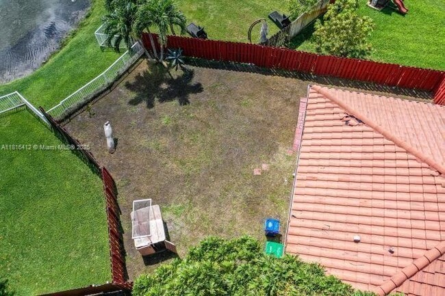 Building Photo - 5090 SW 136th Ave