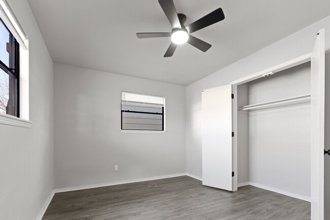 Building Photo - 1304 Pinewood Ct