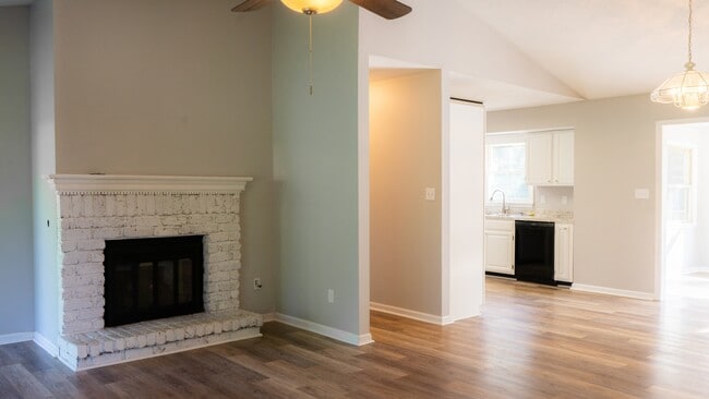 Building Photo - 4520 Ventura Dr