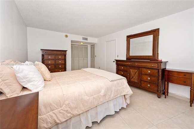 Building Photo - 1300 NE Miami Gardens Dr