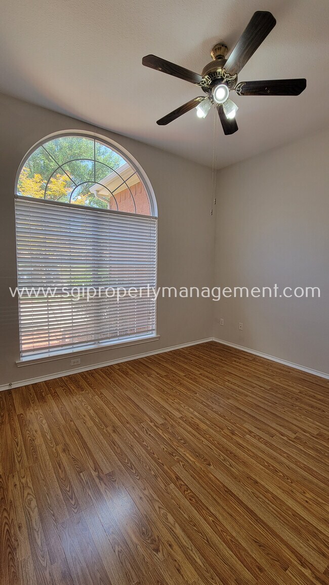 Building Photo - 1403 Lighthouse Ln