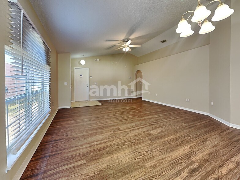 Building Photo - 11613 Ivy Flower Loop