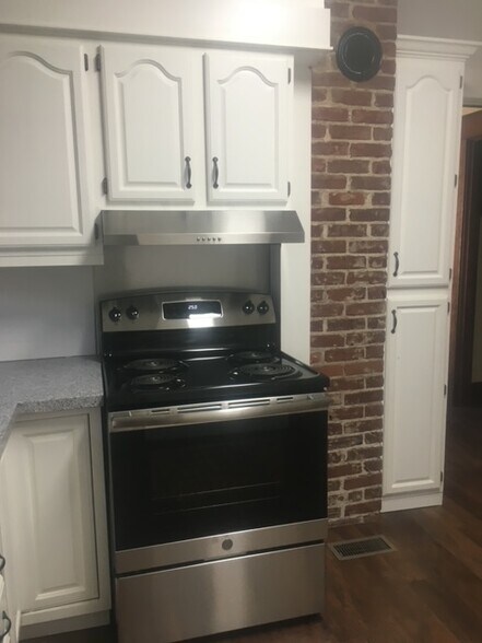 Kitchen - 4940 Cedar St