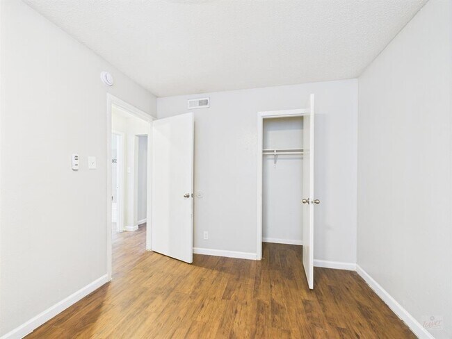Building Photo - 2401 Manor Rd