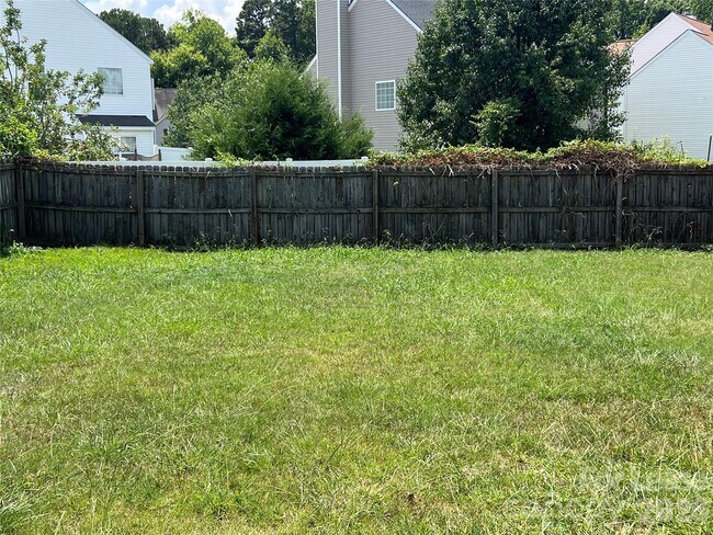 Building Photo - 1111 Delander Ln