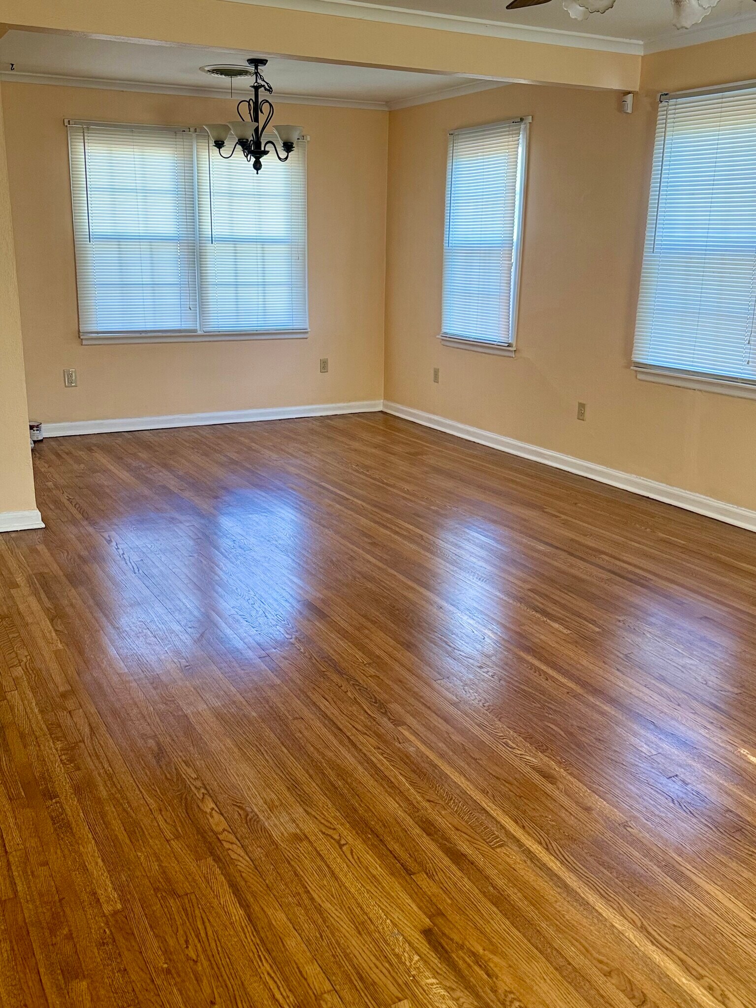 Building Photo - 4634 Amboy Rd