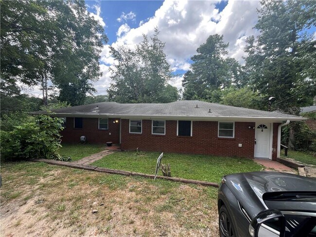 Building Photo - 108 S Woodland Dr