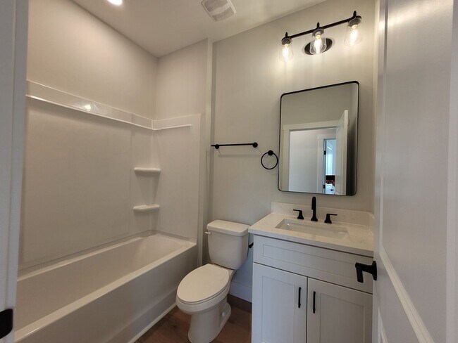 Building Photo - 1214 Pearl St