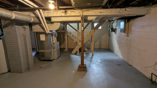 Building Photo - Charming Home for Rent in Scenic Canton: Y...