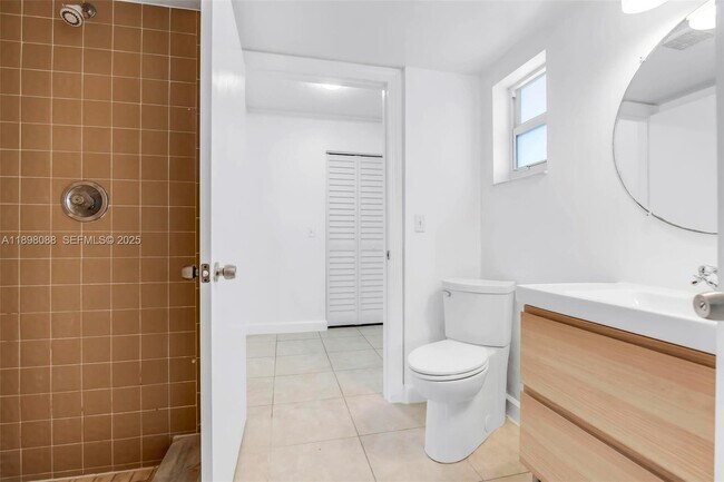 Building Photo - 8002 Lagos De Campo Blvd